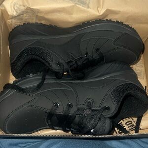 Women’s Sneakers size 7 WIDE